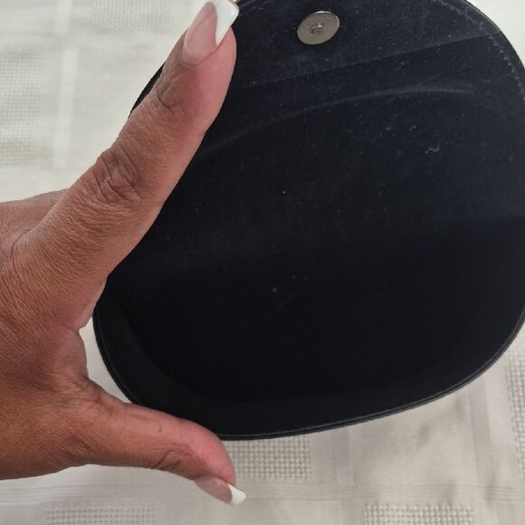 Guess Orange Sunglasses with Black Case - Picture 12 of 16